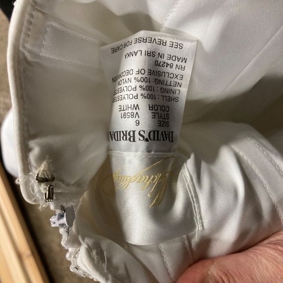 David bridal wedding dress - Picture 3 of 4